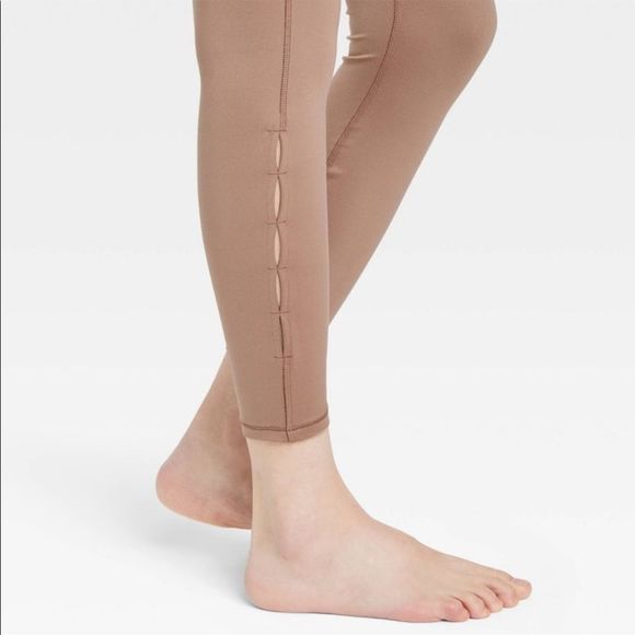 🆕 Women's High-Rise Flex Keyhole 7/8 Leggings - All in Motion™ - Picture 6 of 6